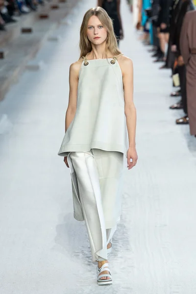 Look 43